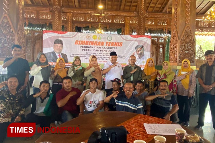Para peserta Bimtek petani dan penyuluh di Srengat, Kabupaten Blitar, Senin (5/6/2023). (FOTO: Polbangtan Malang for TIMES Indonesia)