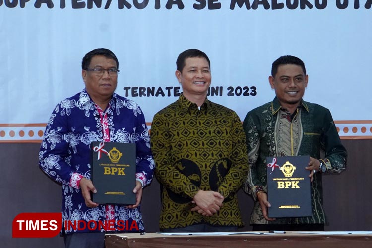 Ketua DPRD dan Sekda Tidore Terima LKPD dari BPK &#45; RI