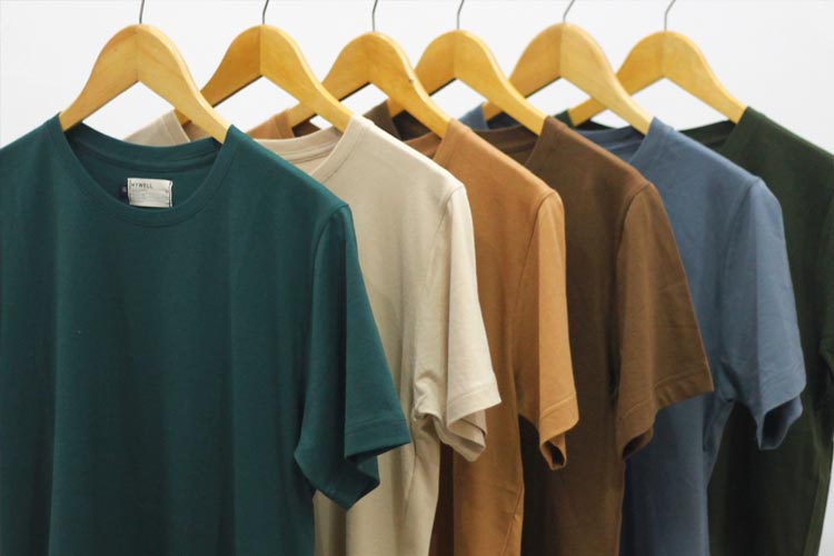 Produk kaos Hywell yang unik dan berbeda dengan warna warni pilihan.