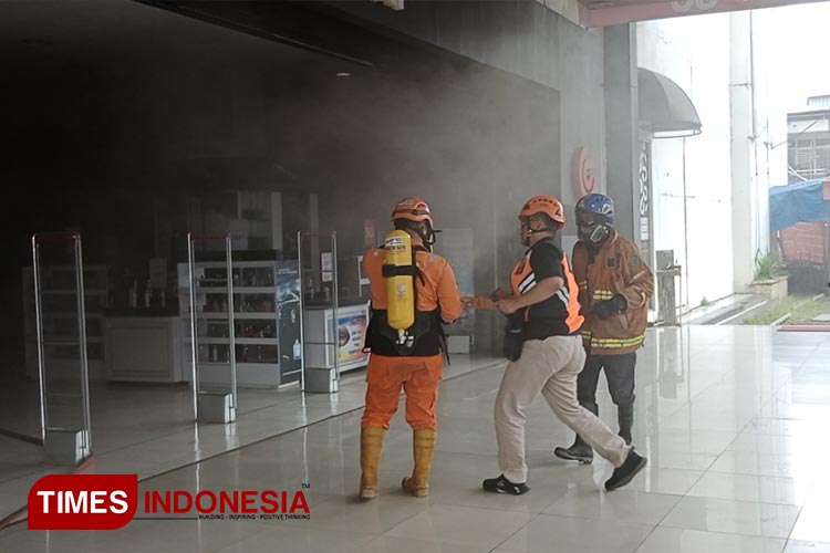 Kebakaran terjadi di Gedung Matahari Dept Store di Jalan Veteran, KotaTasikmalaya, Jumat (9/6/2023) (FOTO: Harniwan Obech/Tasikmalaya)