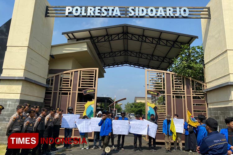 Tegakan Supremasi Hukum, PMII Gelar Aksi Unjuk Rasa di Polresta Sidoarjo
