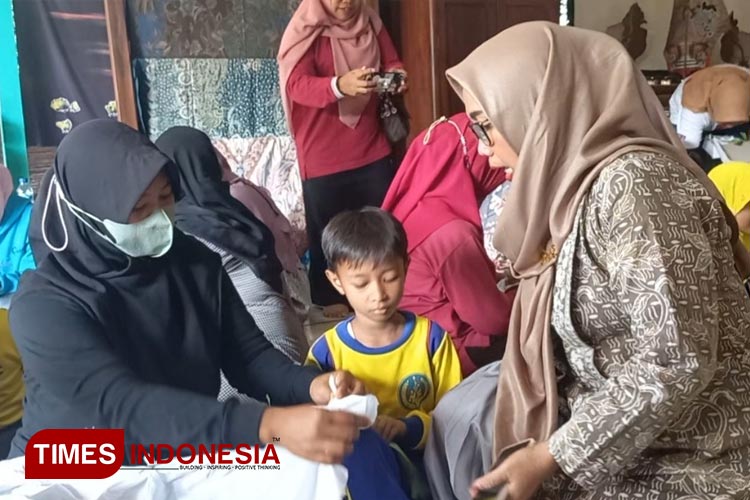 Mengenalkan Batik Khas Jombang kepada Anak Sejak Dini