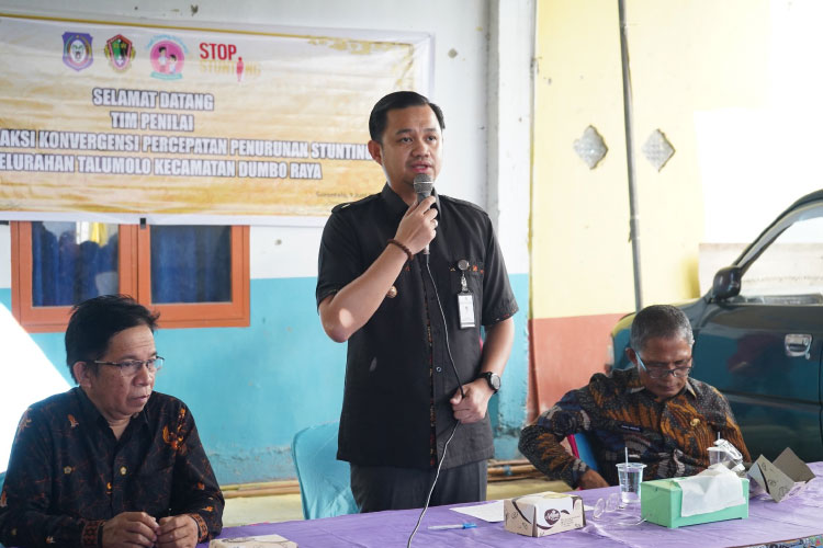 Wakil Wali Kota Gorontalo Ryan F. Kono saat menerima tim penilai 8 aksi konvergenssi penurunan stunting dari Pemerintah Provinsi Gorontalo, Jumat (9/6/2023). (Foto: Humas Pemkot Gorontalo) 