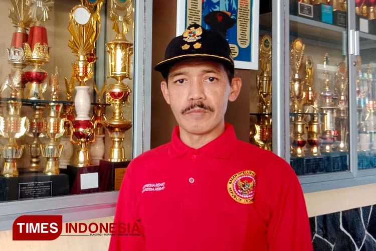 Ketua PPDB SMAN I Tasikmalaya Drs. Akuh, M.Pd, saat ditemui TIMES Indonesia di kampus SMAN I Tasikmalaya, Jalan RSU, Empang sari, Tawang, Kota Tasikmalaya, Jawa Barat, Sabtu (19/6/2023). (FOTO: Harniwan Obech/TIMES Indonesia)