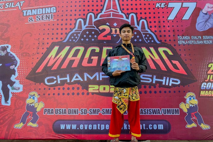 Satria Gemilang, Mahasiswa Biologi FMIPA Unisma Malang meraih medali perunggu pada Kejuaraan Nasional Tanding dan Seni Pencak Silat. (FOTO: AJP TIMES Indonesia)