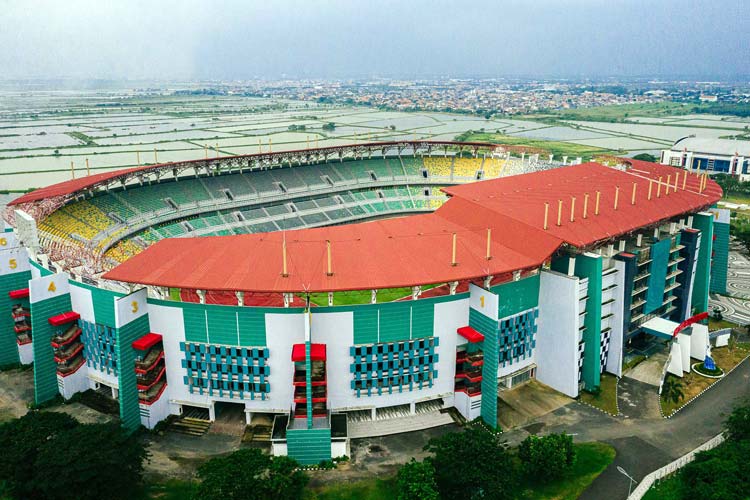 Stadion Gelora Bung Tomo yang akan menjadi tempat bertanding Timnas Palestina vs Timnas Indonesia di FIFA Matchday pada Rabu (14/6/2023). (Foto: tourism.surabaya.go.id)
