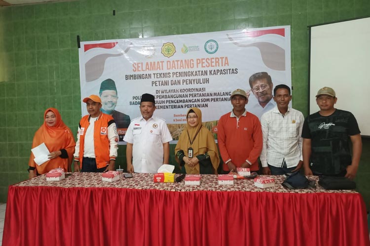 Polbangtan Malang menggelar bimtek budidaya dan penanganan hama tanaman hotikultura di Sumbawa, Jumat (9/6/2023). (Foto: Polbangtan Malang for TIMES Indonesia)