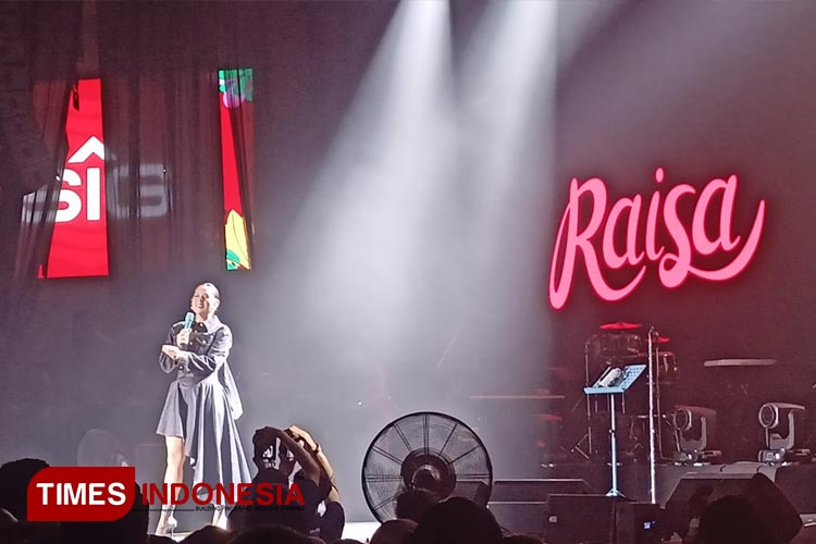 Bawakan Single Terbarunya, Raisa Tampil Anggun di Love Music Festival 2023 Malang