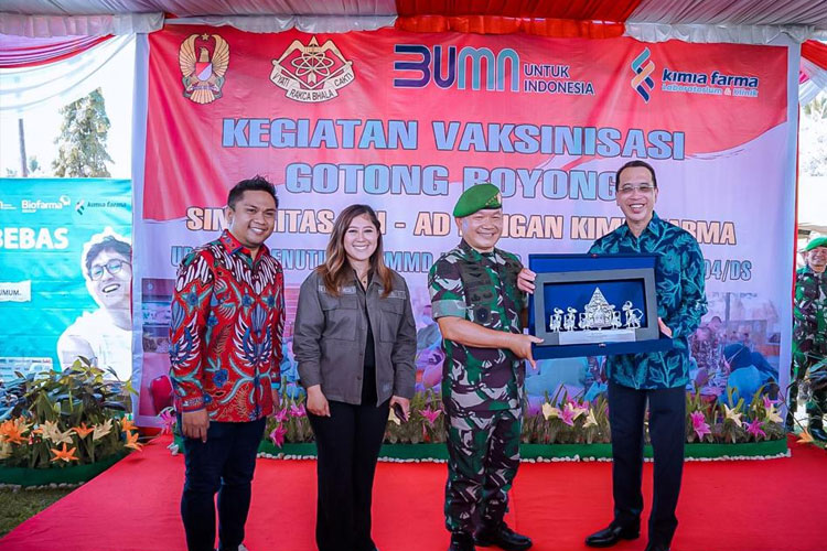 Kegiatan Percepatan Vaksinasi Covid-19 Kimia Farma Laboratorium & Klinik bekerjasama dengan TNI AD. (Foto: Ist)