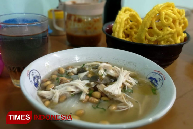 Bubur Sop Ayam Cigasong, Majalengka. (FOTO: Hendri Firmansyah/TIMES Indonesia)