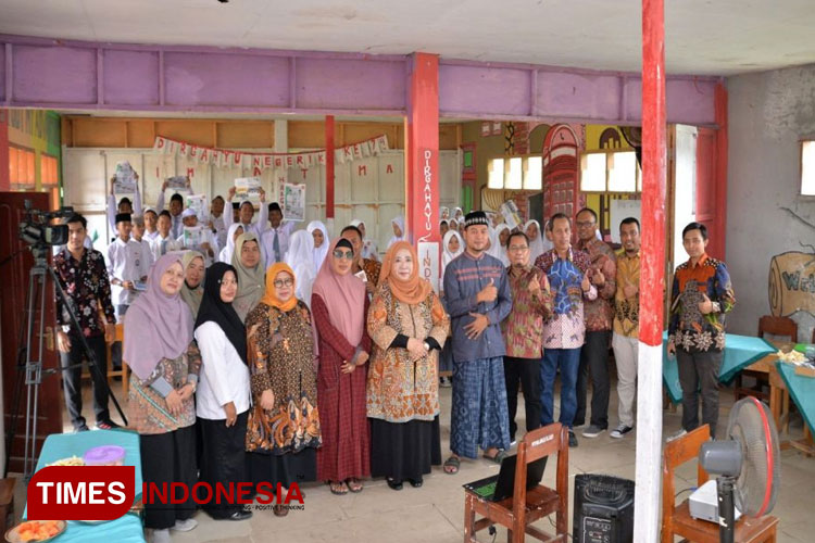 FEB Unisma Ajak Para Santri Paiton Siap Jadi Generasi Unggul