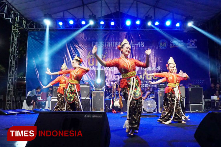 UKM Seni Unipma Pentas di Acara Dies Natalis ke-48