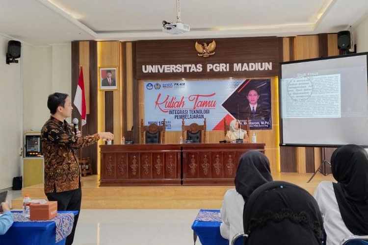 Praktisi Mengajar Disambut Antusias Mahasiswa Pendidikan Matematika Unipma