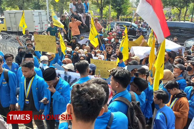 PMII Probolinggo Demo Kantor Bupati, Soroti Kemiskinan dan Pengelolaan APBD