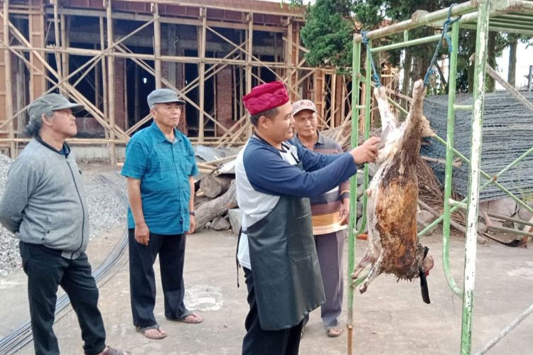 Pelaksanaan Bimbingan Teknis Penyembelihan Hewan Qurban di Desa Punten, Kota Batu. (FOTO: AJP TIMES Indonesia)