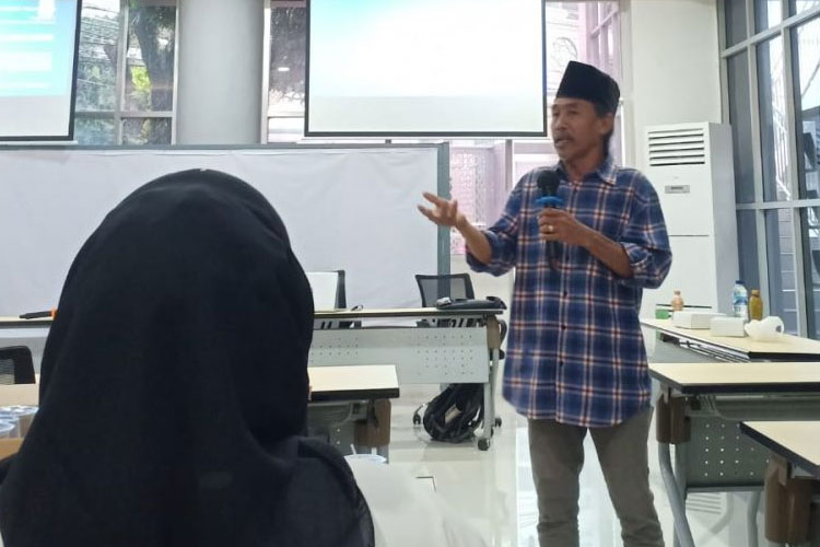 PBSI FKIP Unisma Malang Hadirkan Sastrawan Sosiawan Leak untuk Kuliah Praktisi