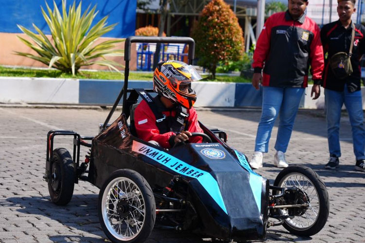 Teknik Mesin Unmuh Jember Launching Mobil Listrik Bharata untuk Kompetisi KMLI 2023