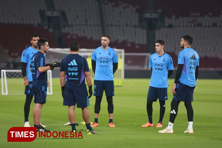 Timnas Argentina melakukan latihan di Stadion Utama Gelora Bung Karno. (Foto: Tria Adha/TIMES Indonesia)