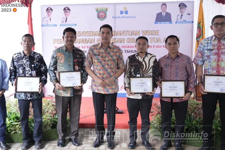 Hapus Kemiskinan Ekstrem di Samarinda, Andi Harun Beri Bansos dan Program Ortu Asuh