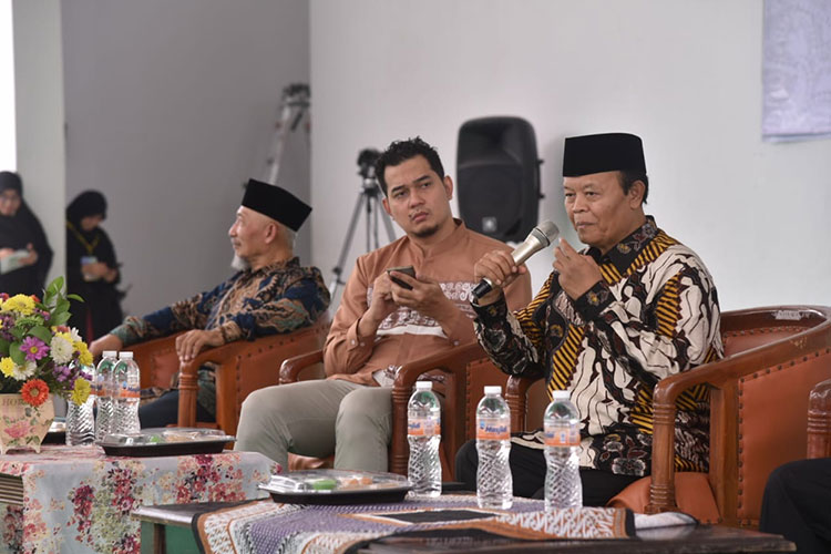 Hidayat Nur Wahid saat menjadi pembicara dalam acara reuni alumni STIDI pada Minggu, 18 Juni 2023, di  Amphi Theatre, Museum Keprajuritan, TMII, Jakarta. (Foto: dok MPR RI)