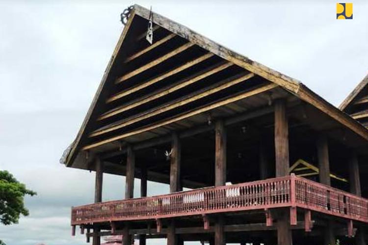 Rumah-Adat-Atakkae.jpg