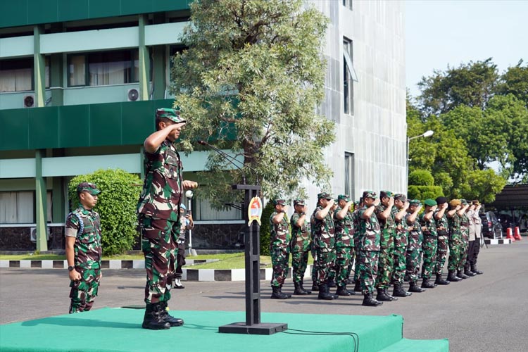 Danrem 084/Bhaskara Jaya Pimpin Gelar Pasukan PAM VVIP Kunjungan Presiden RI