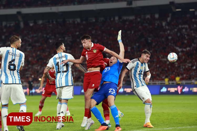 Pertandingan Timnas Indonesia vs Timnas Argentina dalam FIFA Matchday di Stadion Utama Gelora Bung Karno pada Senin (19/6/2023) malam. (Foto: Tria Adha/TIMES Indonesia)