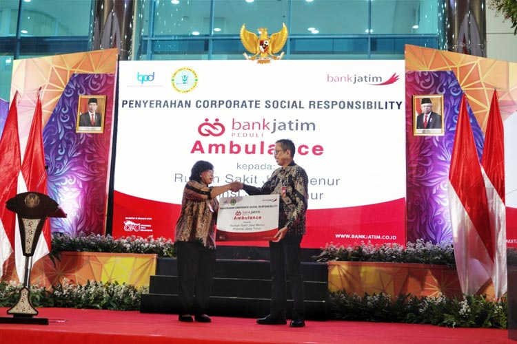 Bank Jatim Serahkan Bantuan Ambulans ke RSJ Menur