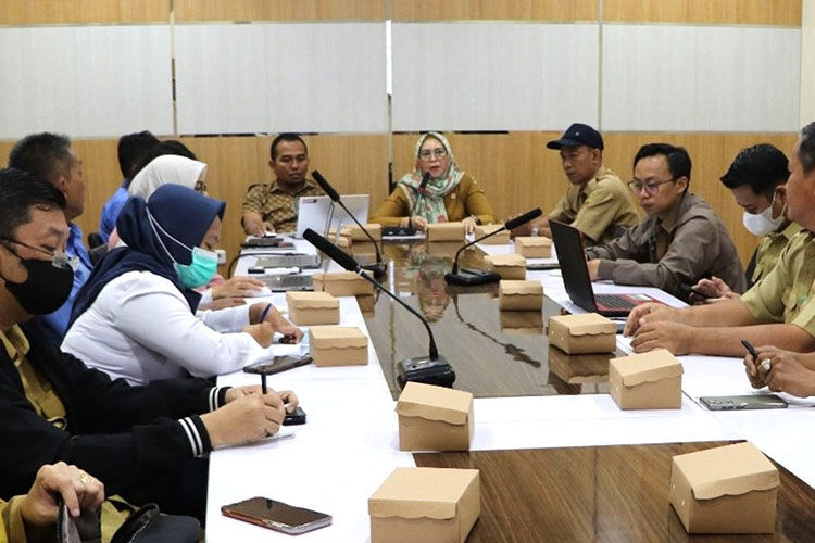 Kabid PPI Diskominfo Samarinda Euis Eka April Yani membuka Bimtek Penyusunan Daftar Informasi Publik (DIP). (Foto: Diskominfo Samarinda for TIMES Indonesia)