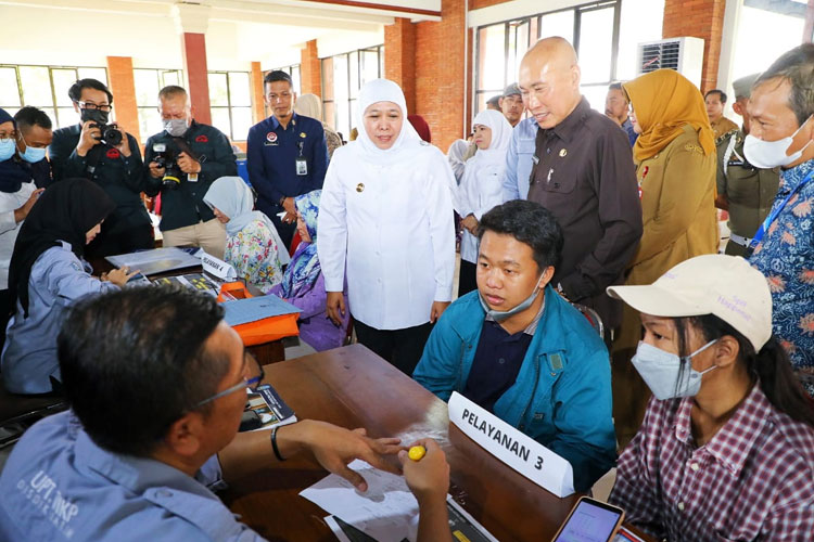 Gubernur Khofifah Pastikan Aduan Masyarakat Terkait PPDB Selesai Tuntas 