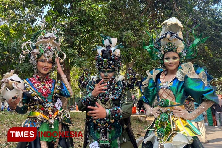 Peraga model BEC dengan tema The Magical Ijen Geopark dengan sub tema Sukamade. (FOTO: Fazar Dimas/TIMES Indonesia)