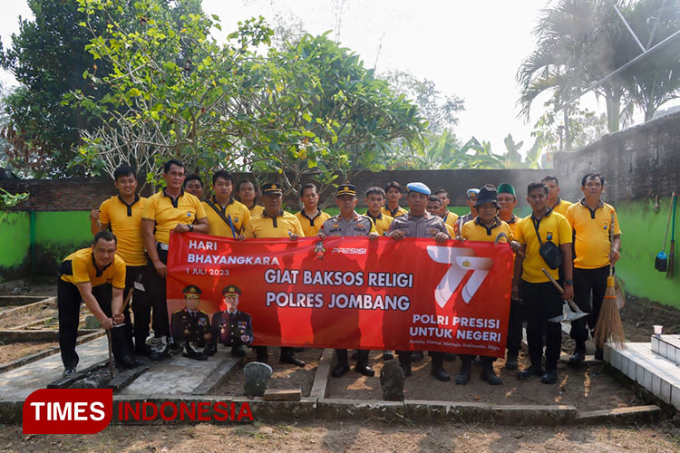 Peringati Hari Bhayangkara, Polres Jombang Gelar Bakti Sosial