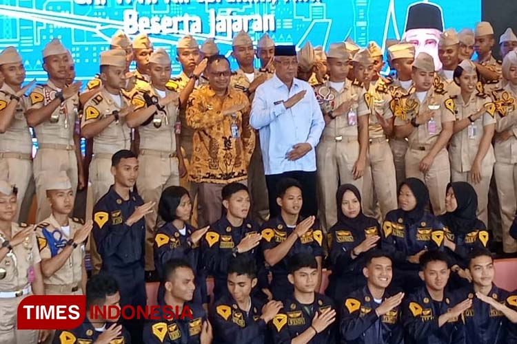 Wali Kota Tidore Capt. Ali Ibrahim bersama para Taruna/Taruni (Foto: Humas for TIMES Indonesia)