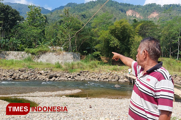 Akses Utama Putus, Warga Kedungbendo Pacitan Minta Pemerintah Buatkan Jembatan Gantung