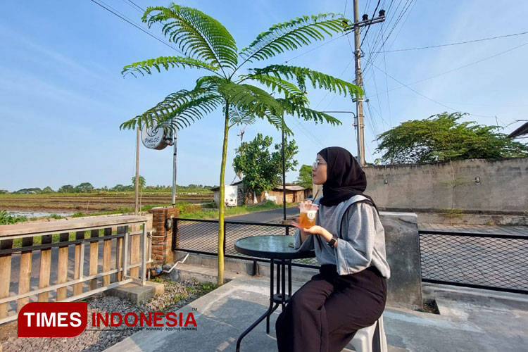 Owner-dari-Philos-Coffee-And-Culture-b.jpg