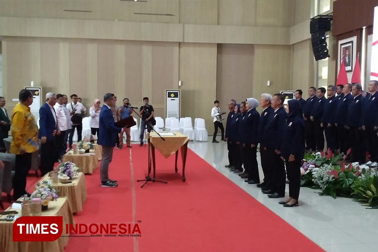 Pengprov PRSI Jatim saat dilantik di Balai Kota Among Tani (Muhammad Dhani Rahman/TIMES Indonesia)