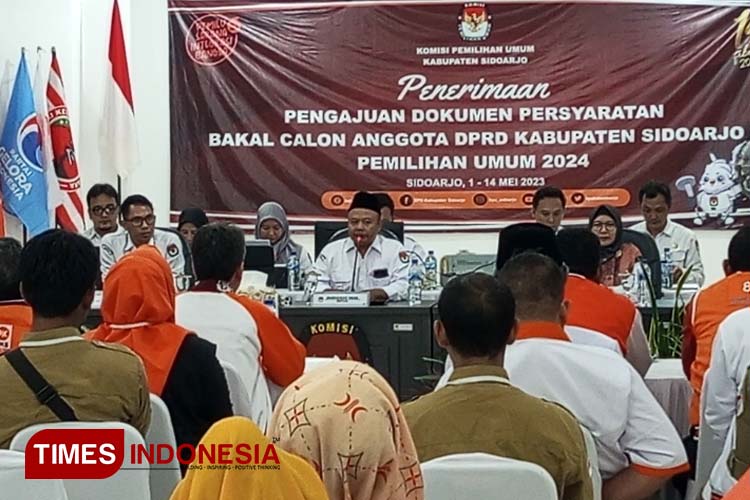 Ilustrasi - Pendaftaran bacaleg partai ke KPU Sidoarjo (Foto: Rudi Mulya/TIMES Indonesia) 