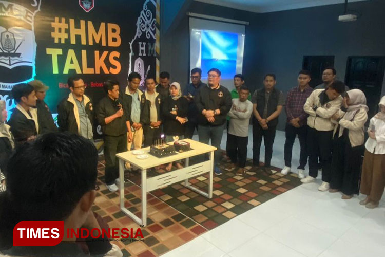 Seremoni ulang tahun IKA HMB dan HMB digelar usai HMB Talk, Kamis (22/6/2023). (Foto: Kusnadi/TIMES Indonesia) 