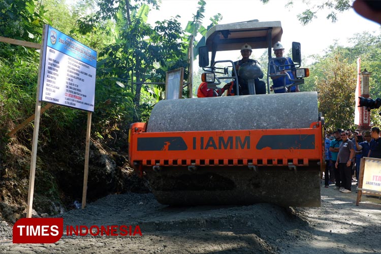 Jalan Poros 12 Kilometer Diaspal, Kades Gedompol: Terima Kasih Bupati Pacitan