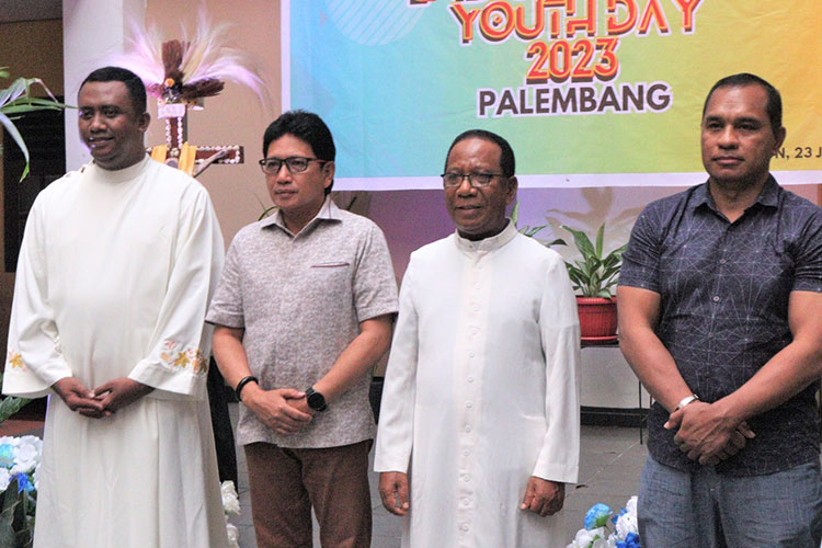 Sekda Maluku Lepas 45 Kontingen IYD OMK Keuskupan Amboina