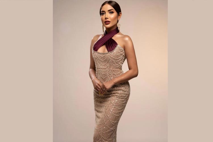 Millen Cyrus sedang mengenakan busana gaun hasil desainer putra Banyuwangi, Fahmi Candra Aulia, dalam ajang bergensi Miss International Queen 2023 di Bangkok, Thailand dan menjadi Top 16 For Glamour Dress. (FOTO: Yudi Photowork)