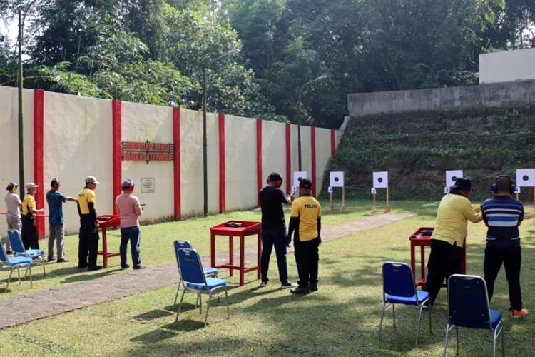 HUT ke&#45;77 Bhayangkara, Polres Malang Gelar Lomba Menembak Bersama Media