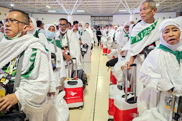 Jemaah haji asal embarkasi Batam tiba di Bandara Jeddah, menandai akhir kedatangan dari Indonesia. (Foto: MCH 2023)