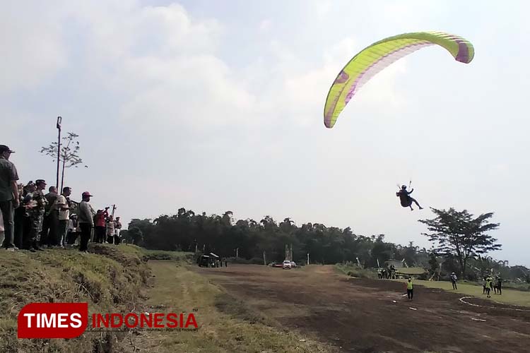 Berlari, Mendaki dan Terbang Bersama Korem 083 Bhaladika Jaya