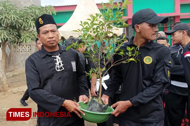 PSHT Dan Pagar Nusa Tanam Pohon Kedamaian Di Pesantren Rakyat Al Amin ...