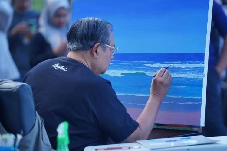 Kali Kedua, SBY Menggambar Bareng Ribuan Masyarakat di Pacitan