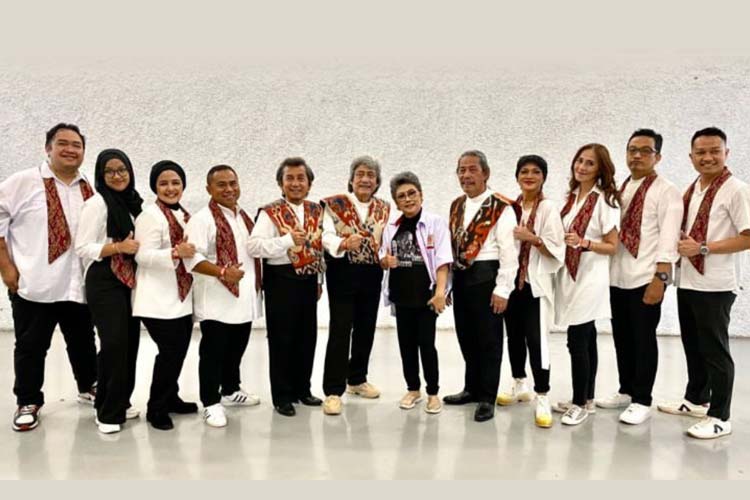 Bimbo bersama sejumlah artis turut meramaikan puncak bulan Bung Karno. (Foto PDI Perjuangan)