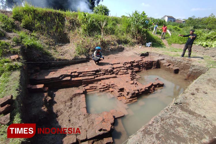 Balai Pelestarian Kebudayaan wilayah XI Jatim menemukan bangunan mirip petirtaan di Candi Gedog (Foto : Nur Al Ana/TIMES Indonesia)