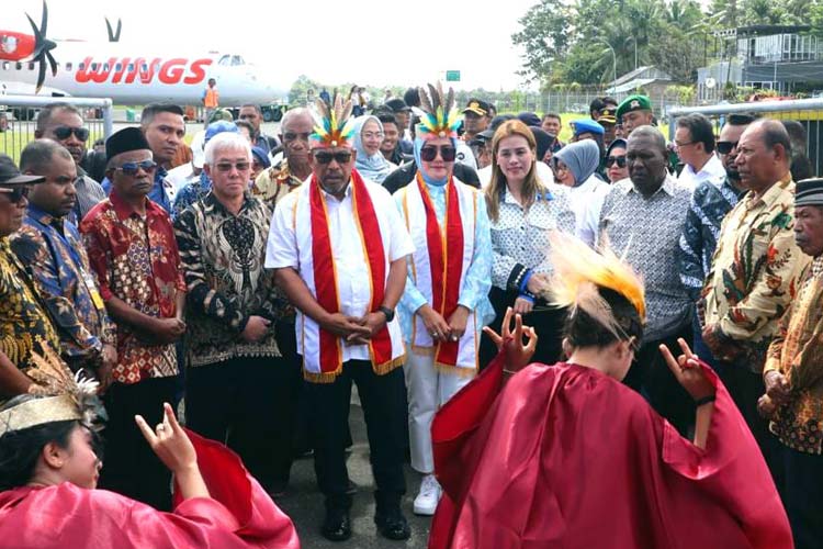 Kunker ke Kabupaten Kepulauan Aru, Gubernur Maluku dan Istri Bahas Ini