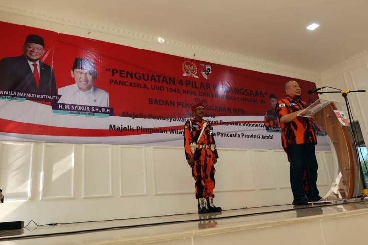 Ketua DPD RI LaNyalla Mataliti menyampaikan orasi kebangsaan pada acara 'Penguatan 4 Pilar Kebangsaan yang diselenggarakan Majelis Pimpinan Wilayah (MPW) Pemuda Pancasila Provinsi Jambi. (Foto: Dok: DPD)
